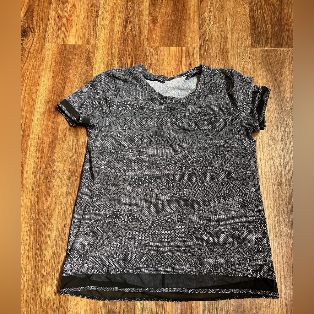 Lululemon Serve Up Some Sun Top Black & White split Back W Sz 6 No Size Tag